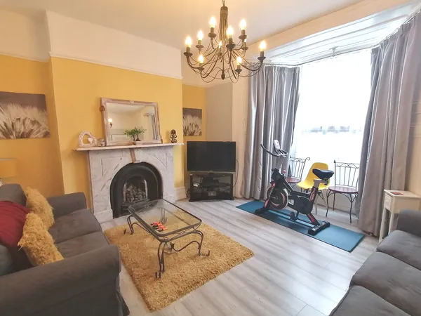 Eaton Crescent, Uplands