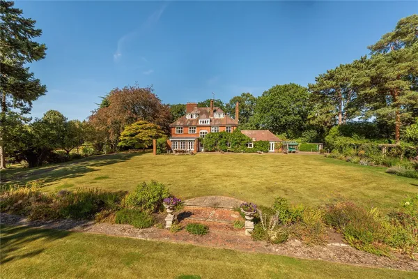 Woodlands Road, Leatherhead, KT22 photo 4