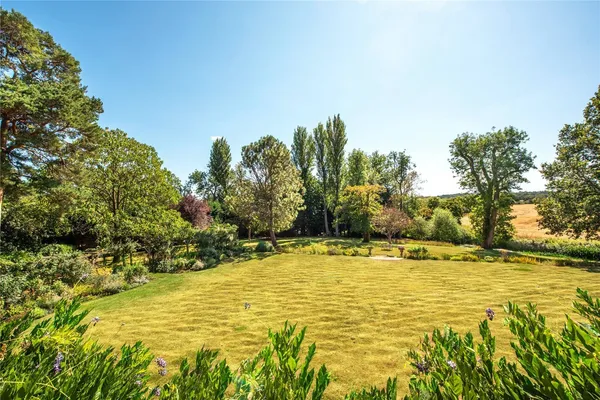 Woodlands Road, Leatherhead, KT22 photo 10