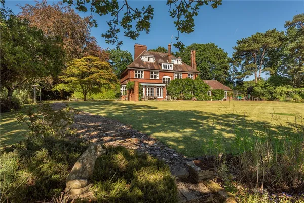 Woodlands Road, Leatherhead, KT22 photo 11