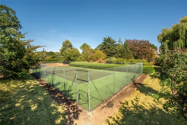 Woodlands Road, Leatherhead, KT22 photo 12