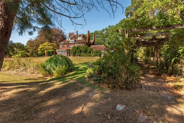 Woodlands Road, Leatherhead, KT22 photo 19