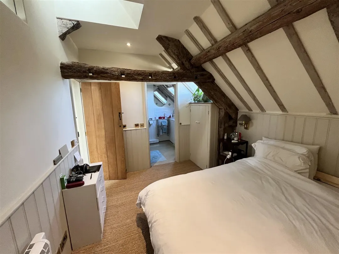 https://mr0.homeflow-assets.co.uk/files/photo/image/48169/2448/_x_/oZQ4su8rDU2PxVELyiygGw.jpg