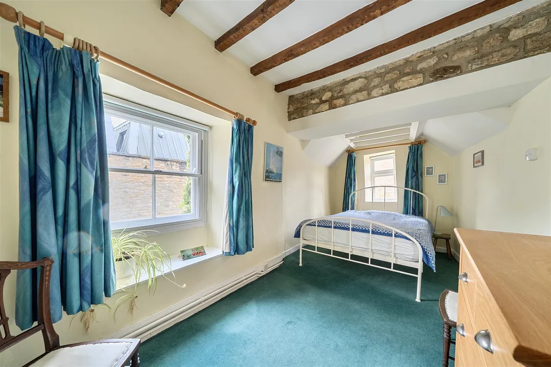https://mr0.homeflow-assets.co.uk/files/photo/image/48169/9916/_x_/AvBm4RGjFUmM2BQF9jOY1Q.jpg