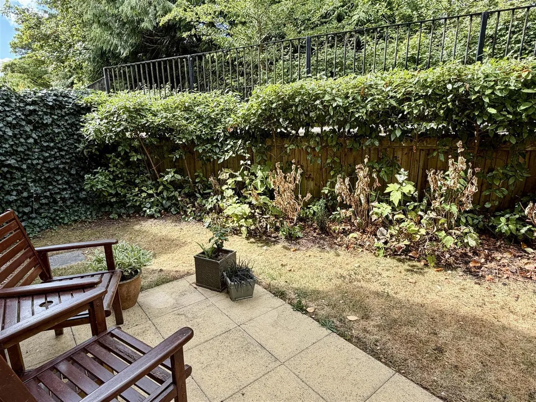 https://mr0.homeflow-assets.co.uk/files/photo/image/48170/8775/_x_/7b4ZJmIRhUuBbMEYXePUQA.jpg