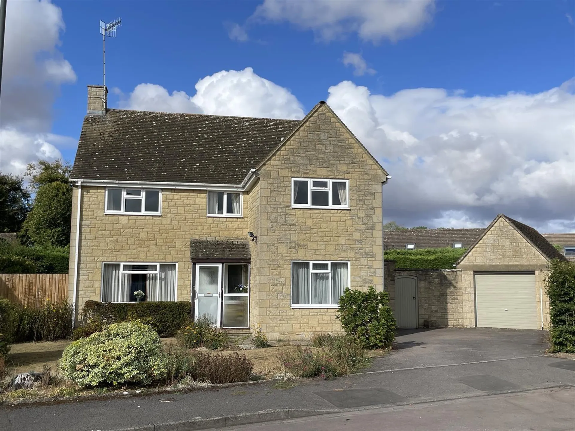 Property photo top 0