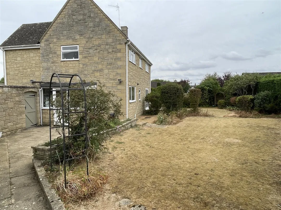 https://mr0.homeflow-assets.co.uk/files/photo/image/48171/1453/_x_/a1k1ZVyGnUmXD2EdOGHLxQ.jpg