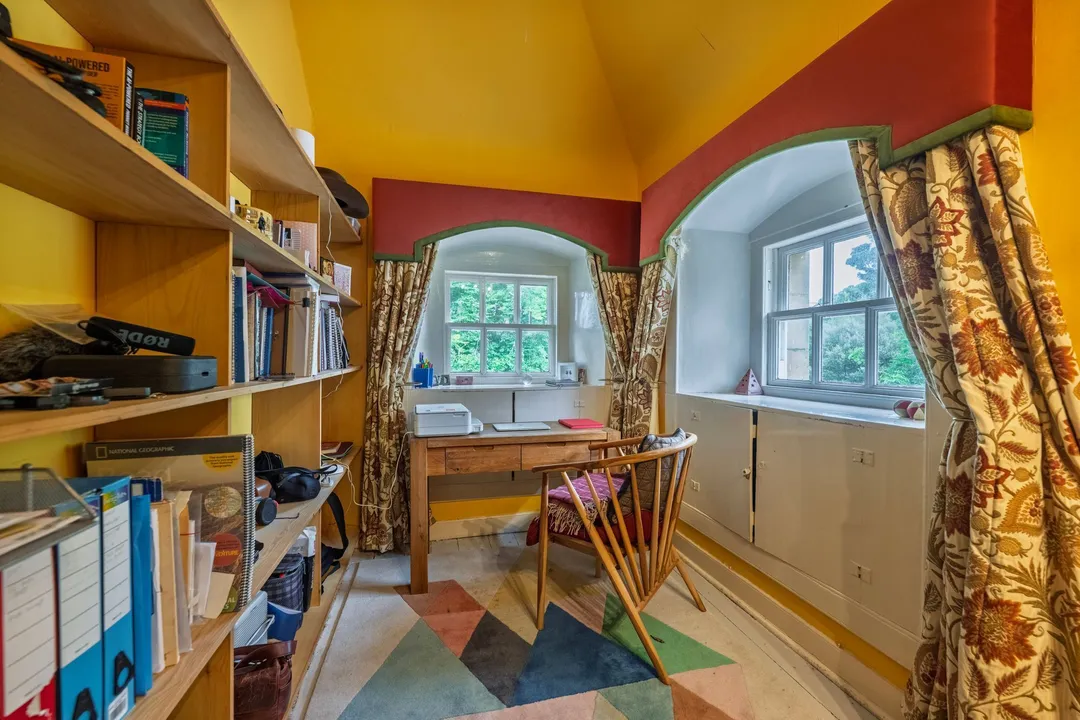 https://mr0.homeflow-assets.co.uk/files/photo/image/48171/3268/_x_/38-3Playfairs_069-HDR.jpg