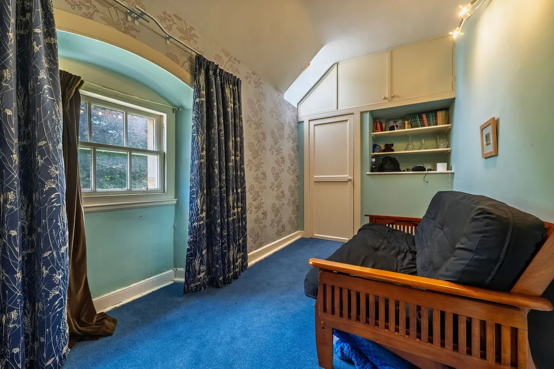 https://mr0.homeflow-assets.co.uk/files/photo/image/48171/3282/_x_/46-3Playfairs_108-HDR.jpg