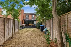 Elm Tree Walk, Tring