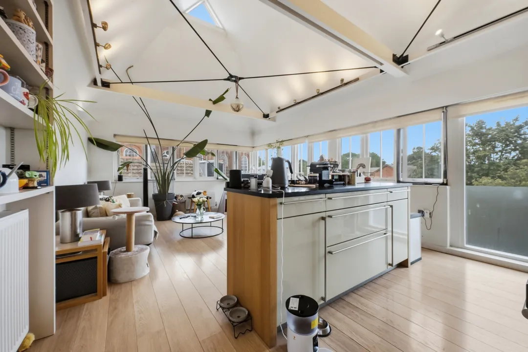 https://mr0.homeflow-assets.co.uk/files/photo/image/48173/2573/_x_/23218_cbea_432934512_IMG_5.jpg