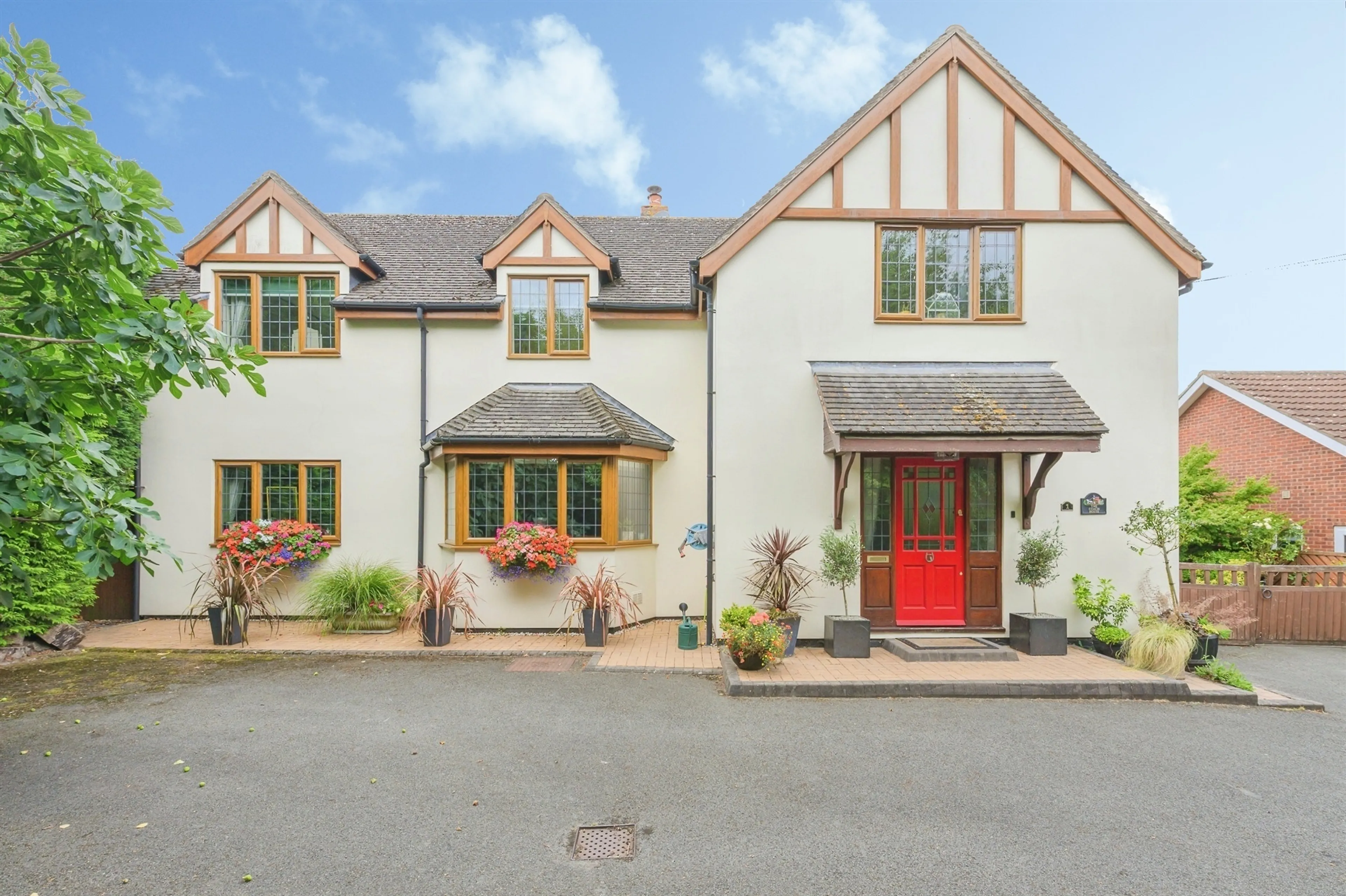 Property at Wilnecote House Drive, Wilnecote, Tamworth