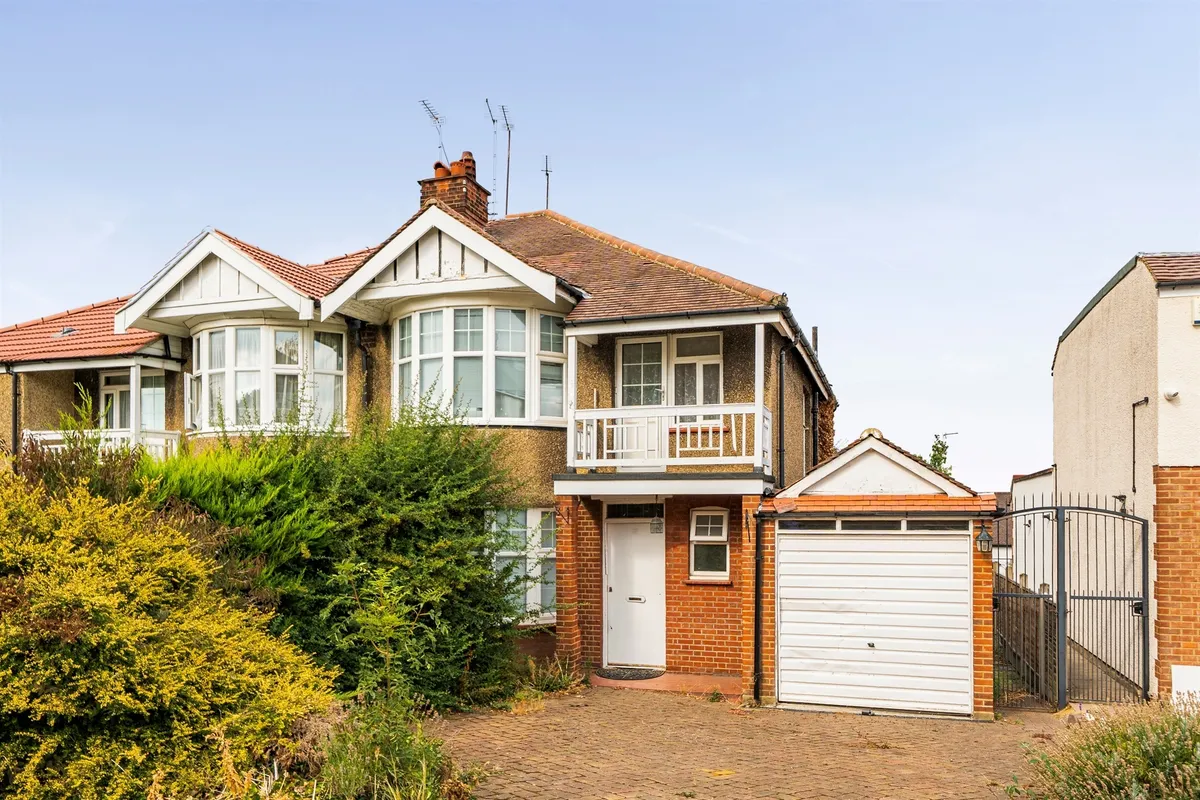 Ridings Avenue, London