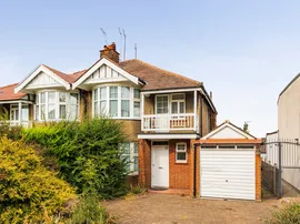 Ridings Avenue, London photo