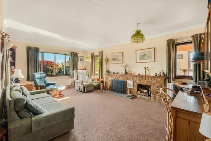 Property carousel image 3