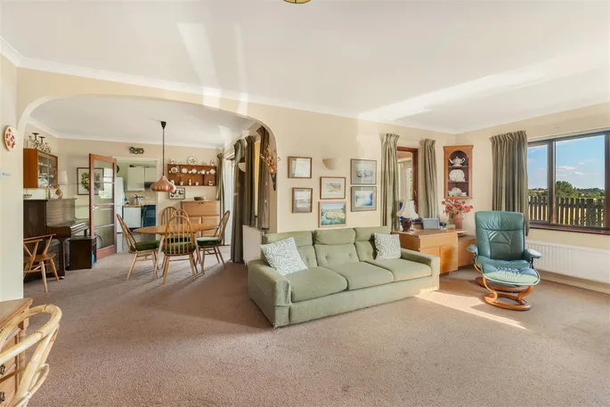 Property carousel image 8