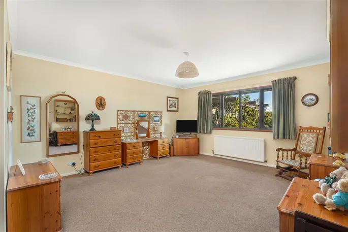 Property carousel image 10
