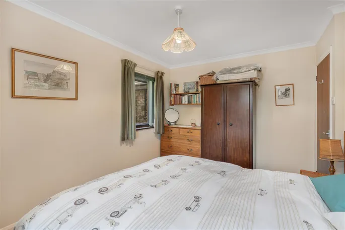 Property carousel image 12