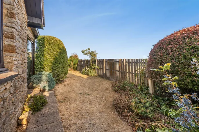Property carousel image 16