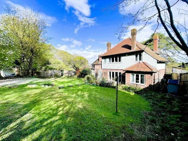 Hinchley Close, Esher, Surrey, KT10