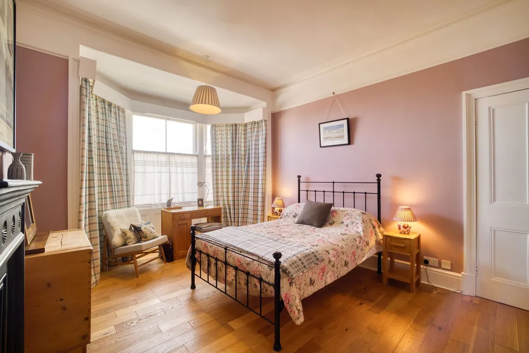 https://mr0.homeflow-assets.co.uk/files/photo/image/48176/3810/_x_/003A3417_HDR-30.jpg