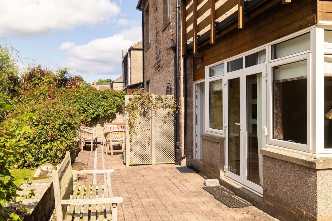 https://mr0.homeflow-assets.co.uk/files/photo/image/48176/3829/_x_/003A3124-7.jpg
