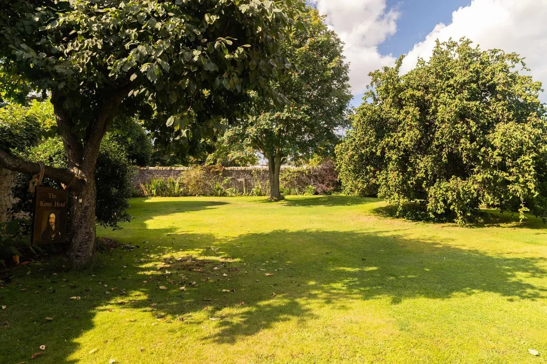 https://mr0.homeflow-assets.co.uk/files/photo/image/48176/3837/_x_/003A3125-8.jpg