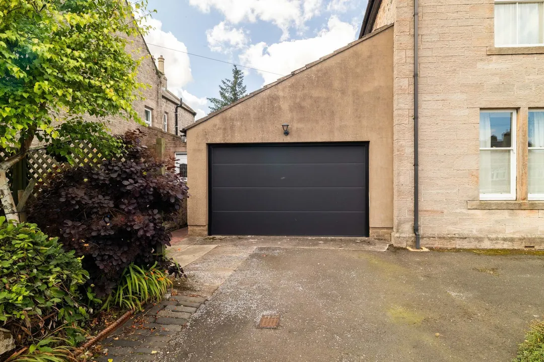 https://mr0.homeflow-assets.co.uk/files/photo/image/48176/3846/_x_/003A3156-35.jpg