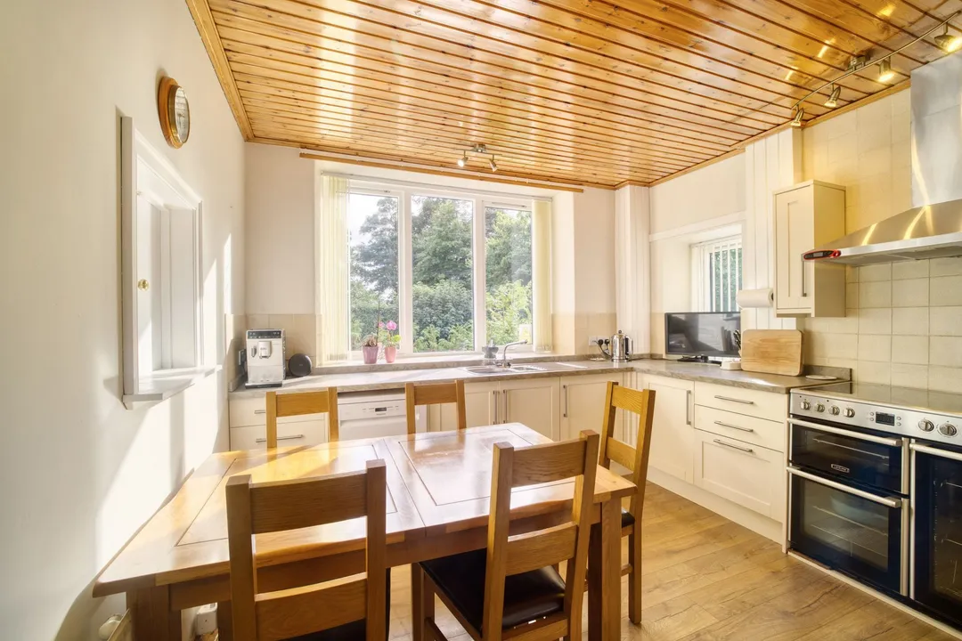 https://mr0.homeflow-assets.co.uk/files/photo/image/48176/4215/_x_/003A4043_HDR-21.jpg