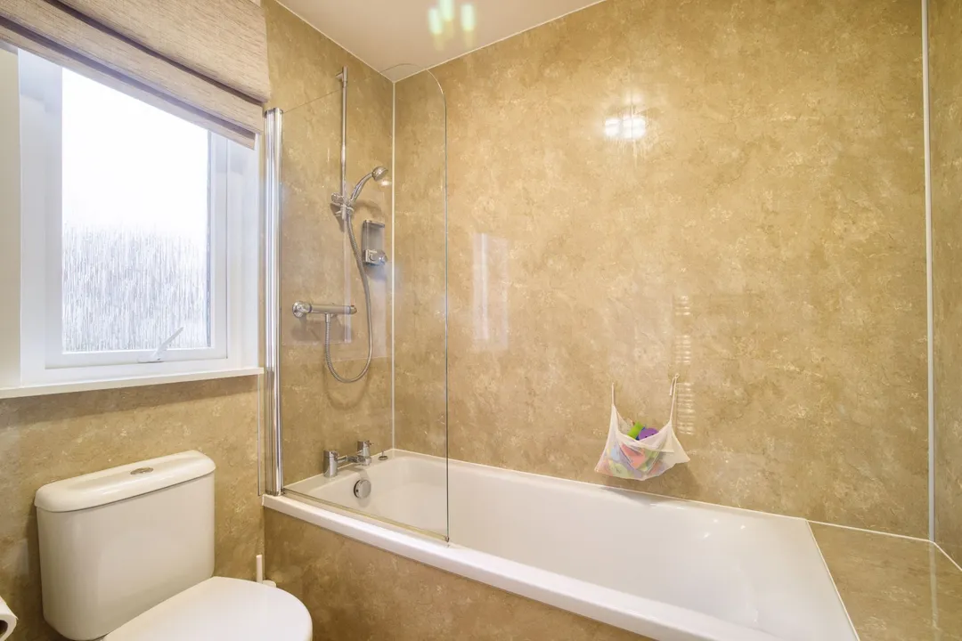https://mr0.homeflow-assets.co.uk/files/photo/image/48176/4225/_x_/003A3898_HDR-2.jpg