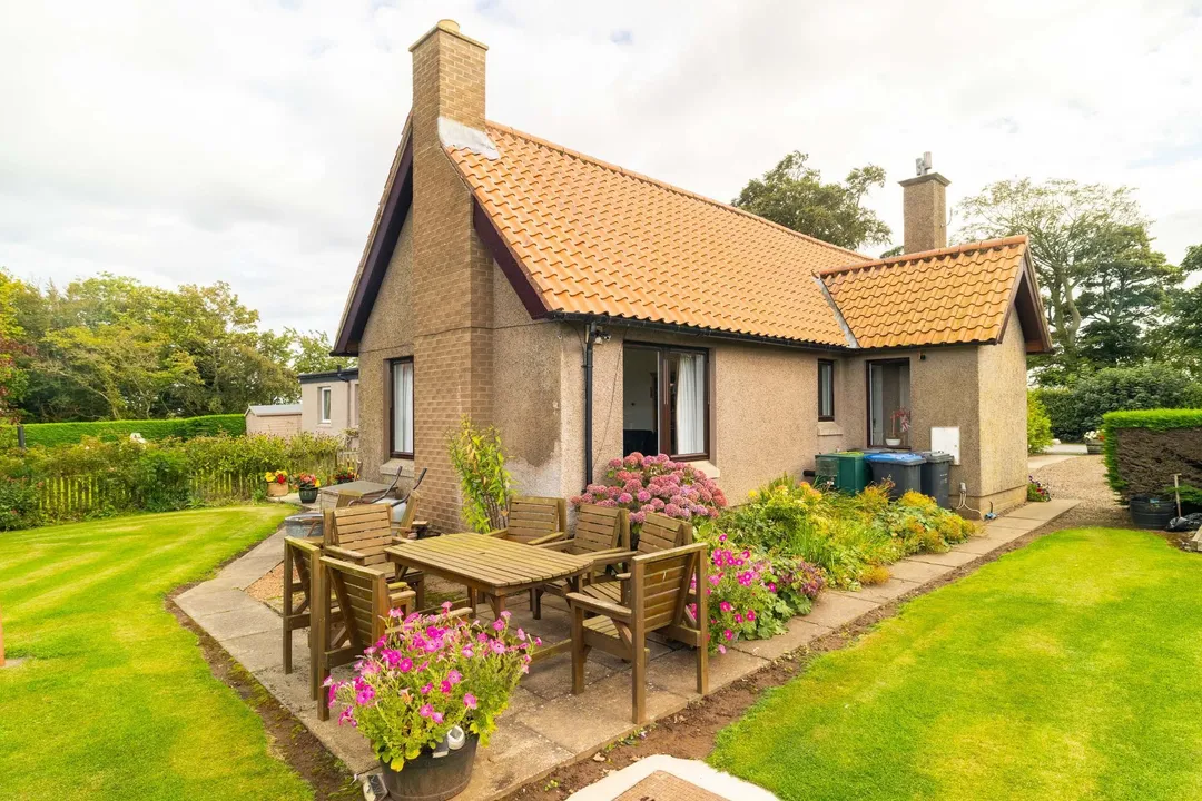 https://mr0.homeflow-assets.co.uk/files/photo/image/48176/4232/_x_/003A4176-53.jpg