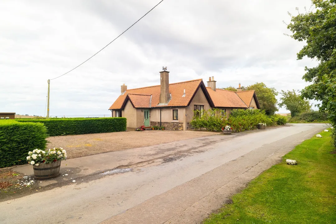 https://mr0.homeflow-assets.co.uk/files/photo/image/48176/4249/_x_/003A4156-38.jpg