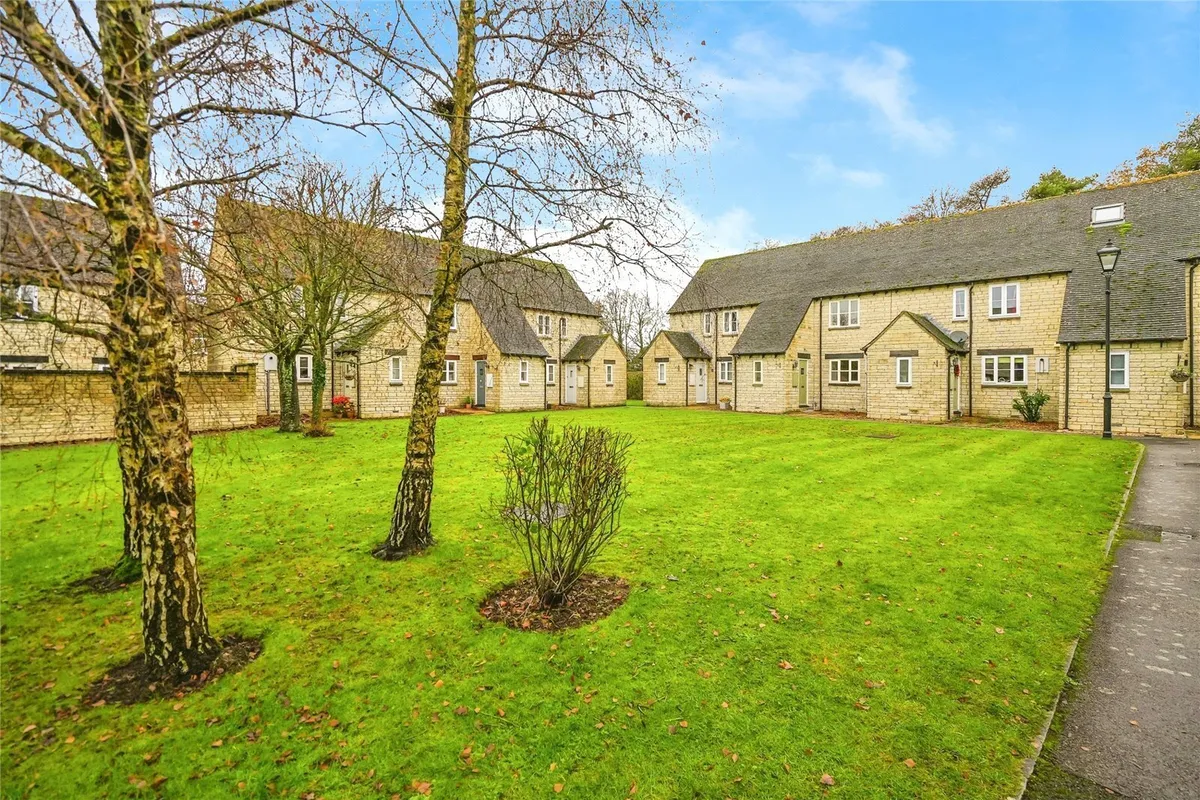 Sycamore Place, Bradwell Village, Burford, OX18