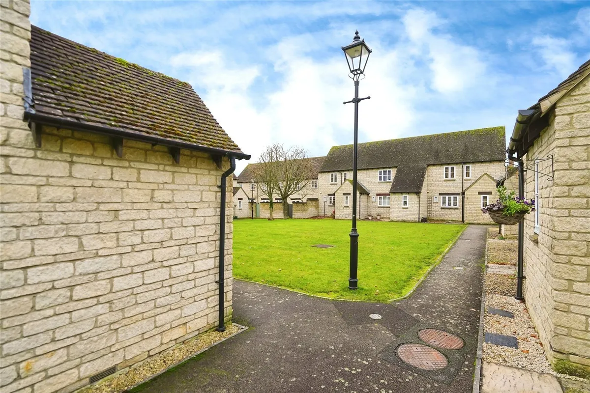 Sycamore Place, Bradwell Village, Burford, OX18
