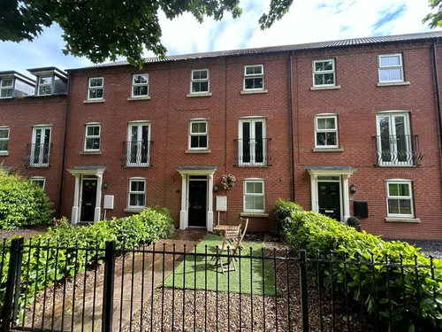 Montrose Grove, Sleafordphoto