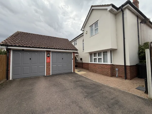 4 Bedroom Detatched House, Bramble Ty...