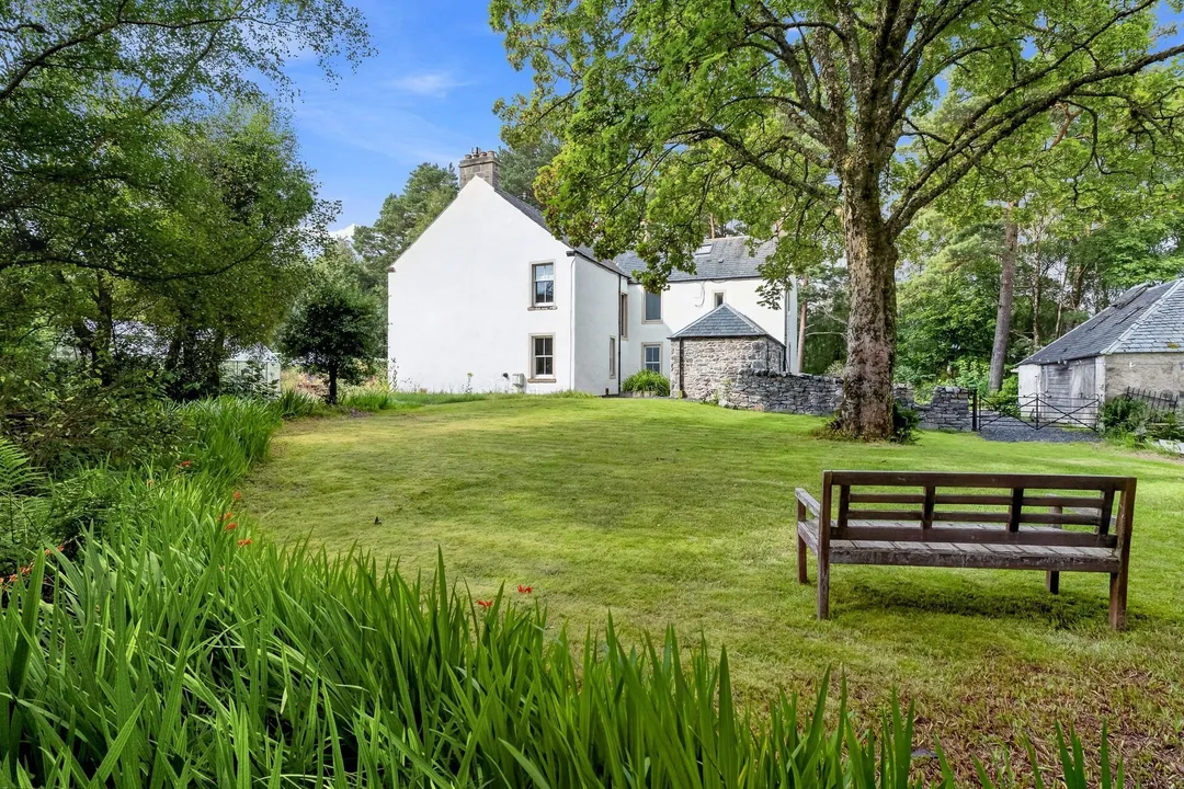 https://mr0.homeflow-assets.co.uk/files/photo/image/48176/7695/_x_/20260826-Scotland-Kinlochewe-114930-4.jpg