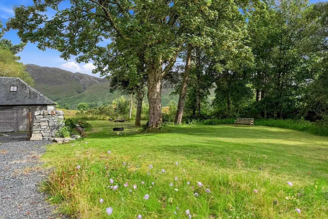 https://mr0.homeflow-assets.co.uk/files/photo/image/48176/7754/_x_/20260826-Scotland-Kinlochewe-120743-3.jpg