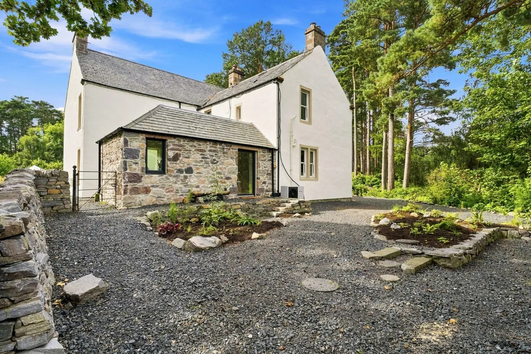 https://mr0.homeflow-assets.co.uk/files/photo/image/48176/7780/_x_/20260826-Scotland-Kinlochewe-115326-3.jpg