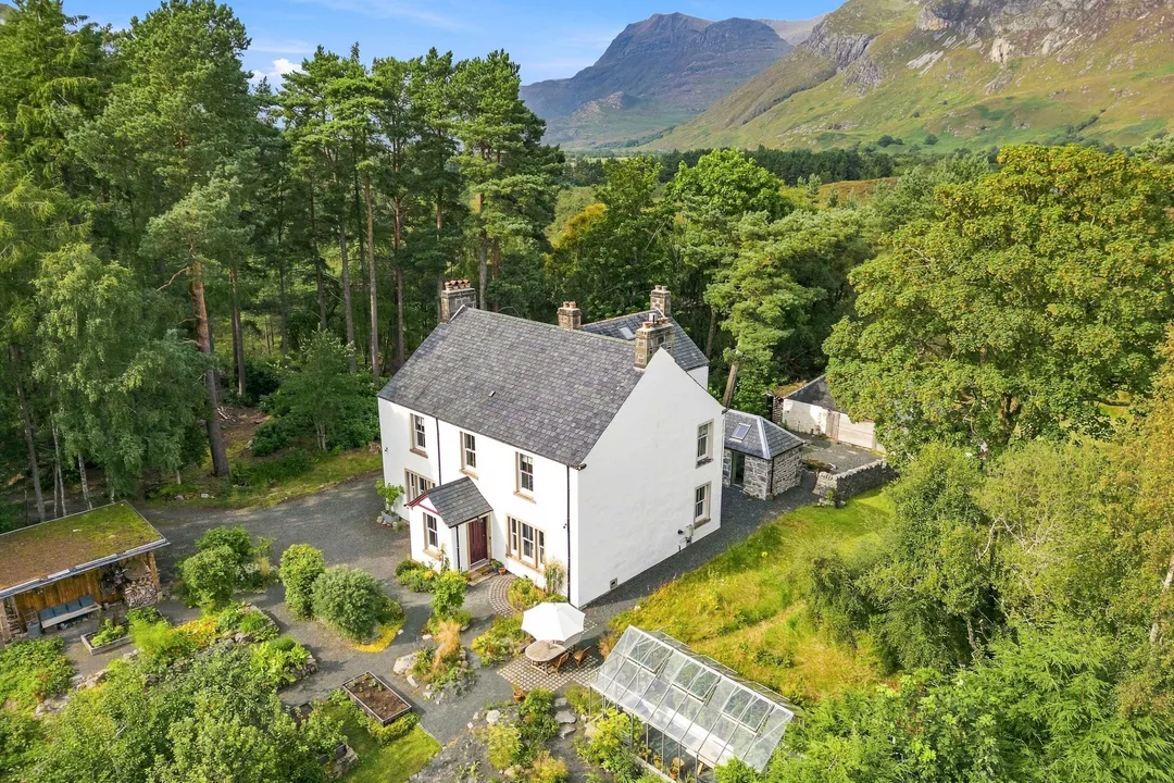 https://mr0.homeflow-assets.co.uk/files/photo/image/48176/7786/_x_/20260826-Scotland-Kinlochewe-160245.jpg