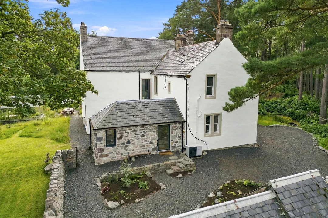 https://mr0.homeflow-assets.co.uk/files/photo/image/48176/7787/_x_/20260826-Scotland-Kinlochewe-160127.jpg