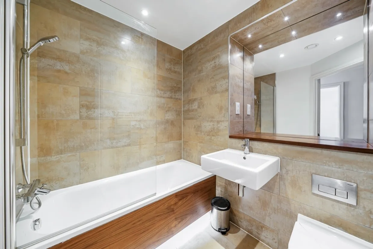 Friern Barnet Road London N11 photo 5