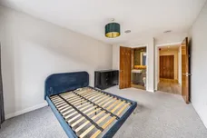 Friern Barnet Road London N11 photo 6