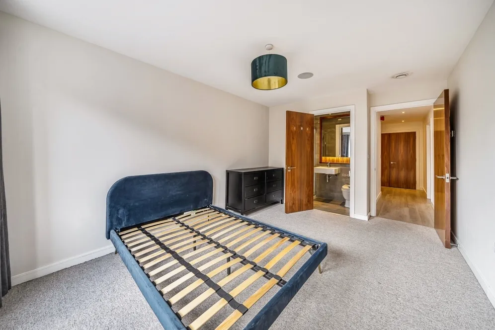 Friern Barnet Road London N11 photo 6