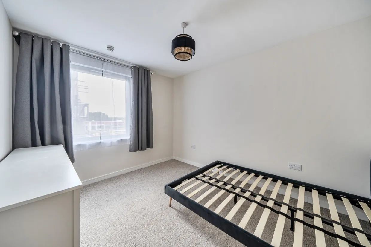Friern Barnet Road London N11 photo 12