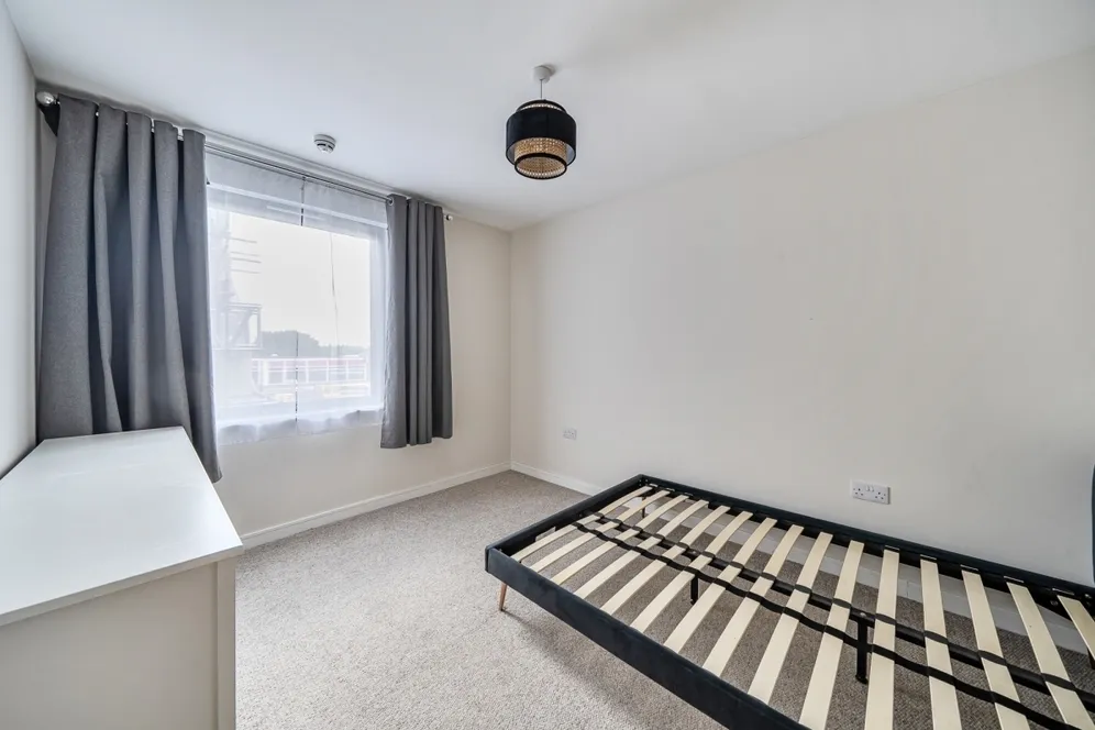 Friern Barnet Road London N11 photo 12