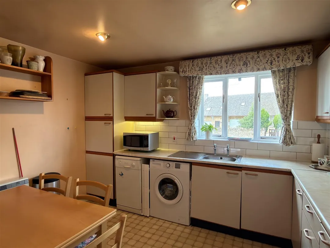https://mr0.homeflow-assets.co.uk/files/photo/image/48177/5339/_x_/T1xBxVar1kaw0J7rAG7X8w.jpg