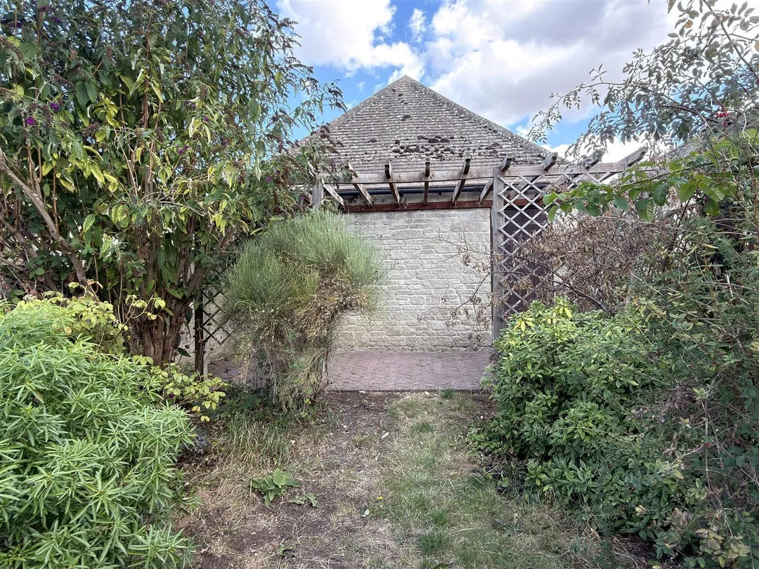 https://mr0.homeflow-assets.co.uk/files/photo/image/48177/5341/_x_/ccXR6HH1zkiamKenEZnnUg.jpg
