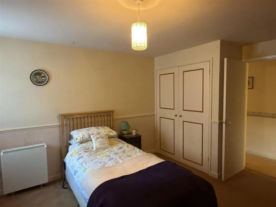 https://mr0.homeflow-assets.co.uk/files/photo/image/48177/5342/_x_/2ZvE29iULUqwJO2w2ZLlcg.jpg