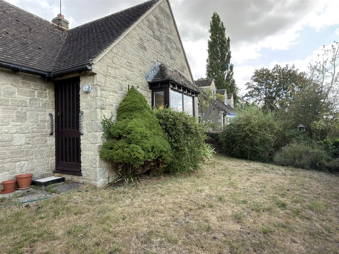 https://mr0.homeflow-assets.co.uk/files/photo/image/48177/5347/_x_/57lmgDUsUEq-miWuJ97Pdg.jpg